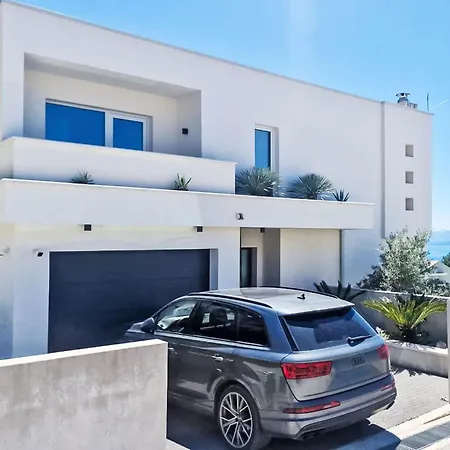 Будинок відпочинку Moderne Mit Infinity-pool Im Bergdorf By Interhome Veliko Brdo (Makarska)