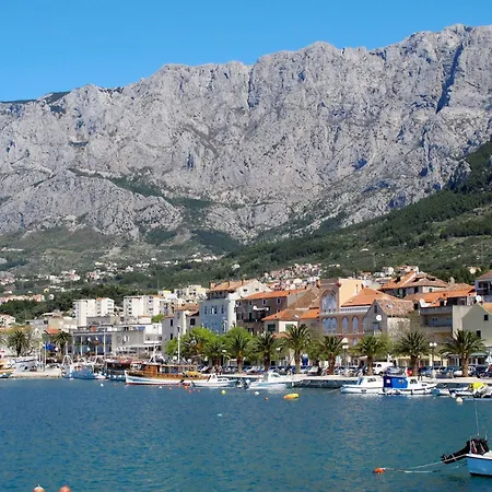 Moderne Mit Infinity-pool Im Bergdorf By Interhome * Veliko Brdo (Makarska)